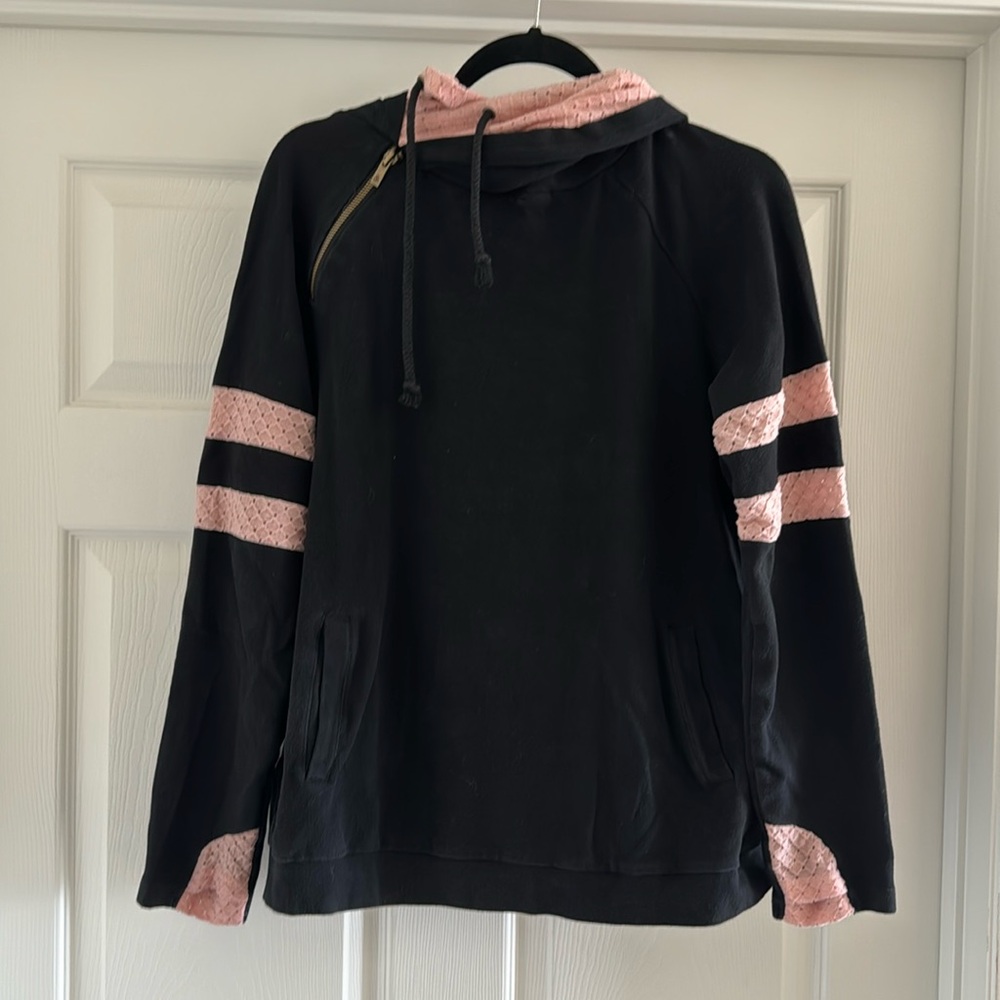 Ampersand avenue doublehood sweatshirt - black with pink lace varsity size XL